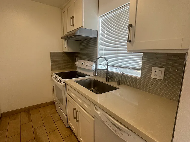 339 Lester Ave #4 — Photo 11