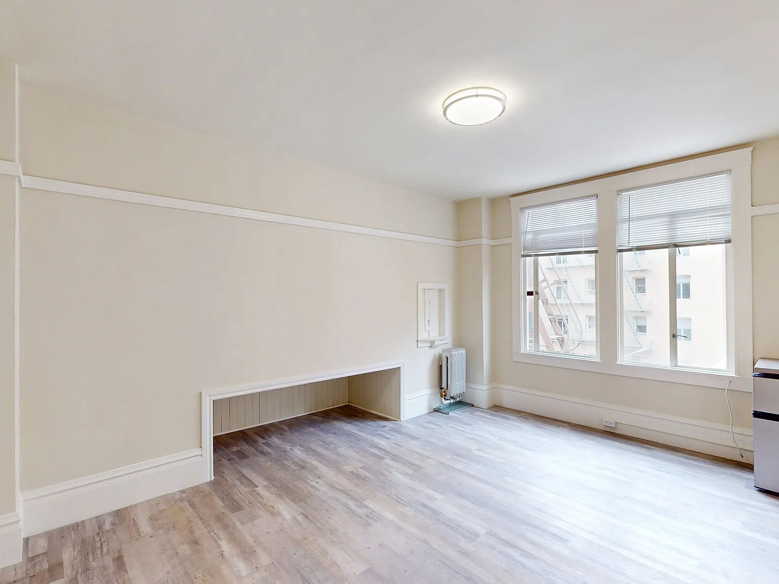 Efficient Downtown Studio with Shared Laundry | Water & Trash Included — Photo 1