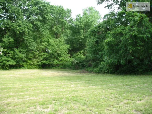 9001 E 31st St S, Independence, MO 64052