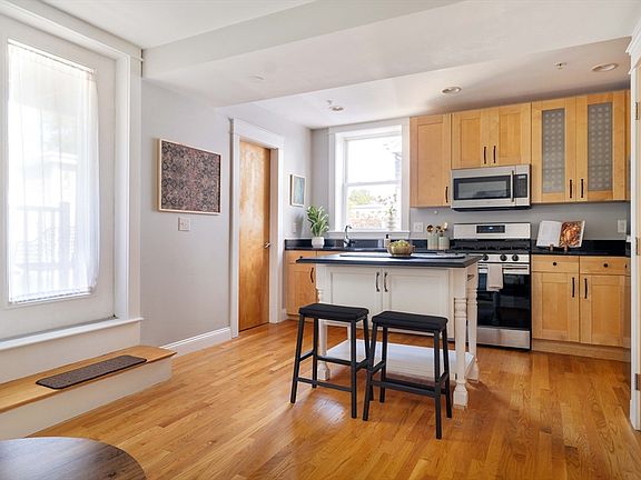 2nd image of 339-341 Hurley St Unit 5
