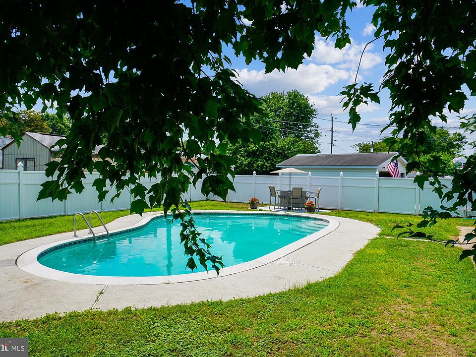 1st image of 1204 Leonard Dr