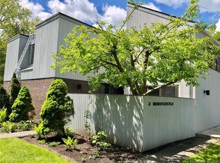 3 Honeysuckle Ln, Ridgefield, CT 06877