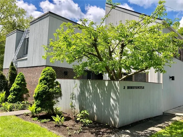 3 Honeysuckle Ln, Ridgefield, CT 06877