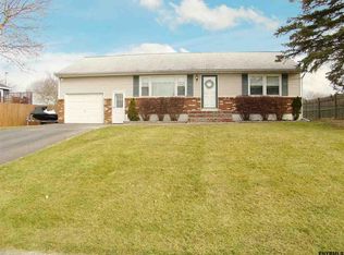 21 Arthur Dr, Cohoes, NY 12047
