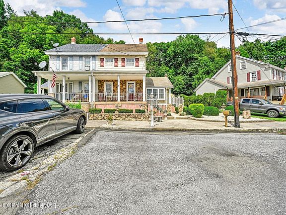 5th image of 2156 Main St