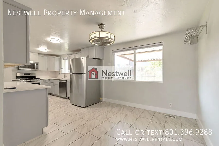 Fabulous 4-bed home in Salt Lake City! — Photo 4
