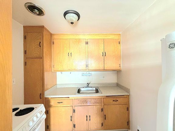 5th image of 237 41st St APT 4