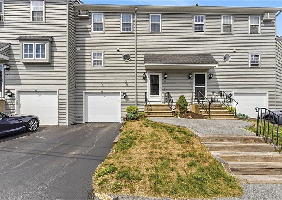 1st image of 565 Quaker Ln APT 76