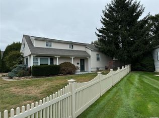 30 Seth Ln, Hicksville, NY 11801