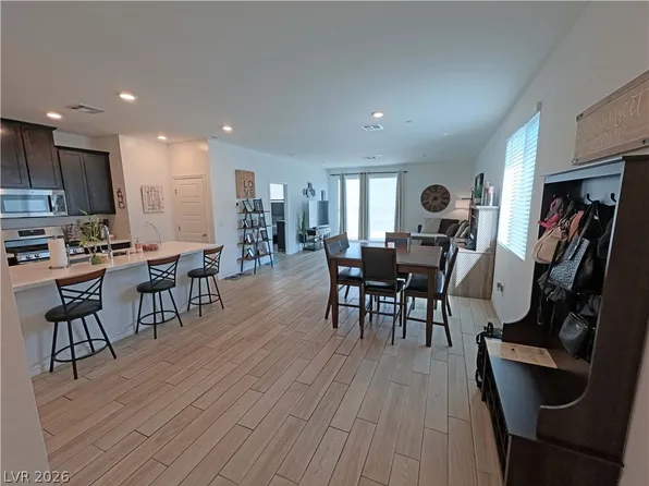 9476 White Fir Grove Ct, Las Vegas, NV 89143