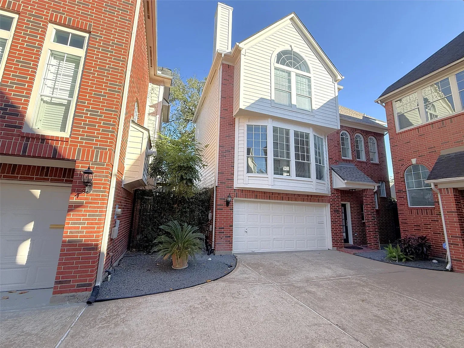 3 bed, 3.0 bath, 2237 sqft, $3,450 — Photo 1