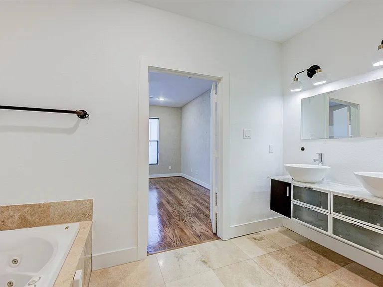 1515 Crockett St — Photo 13