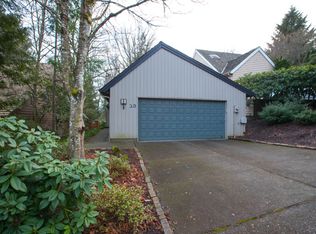 23 Mountain Cir, Lake Oswego, OR 97035