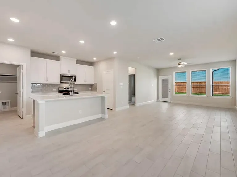 3212 Lucia Way — Photo 3