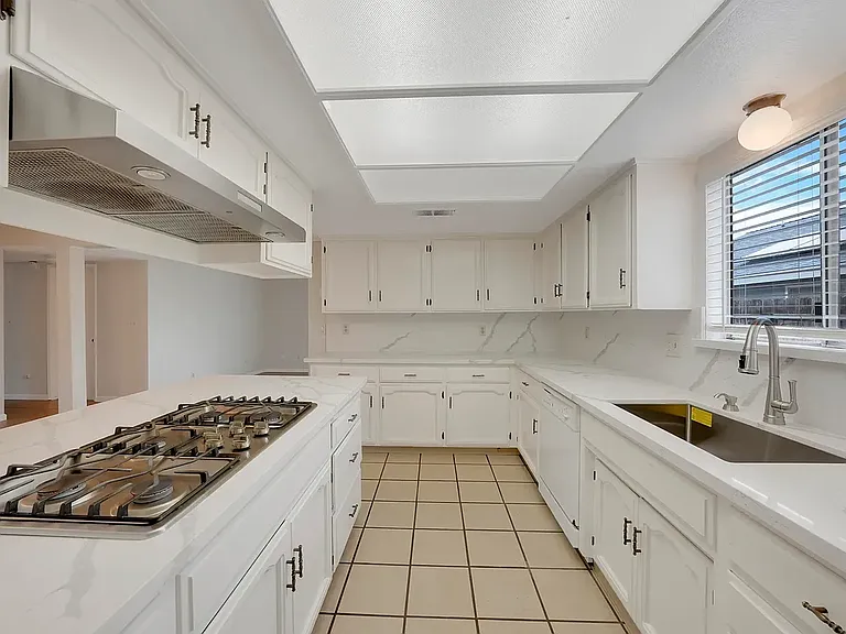 2297 N Polk St — Photo 11