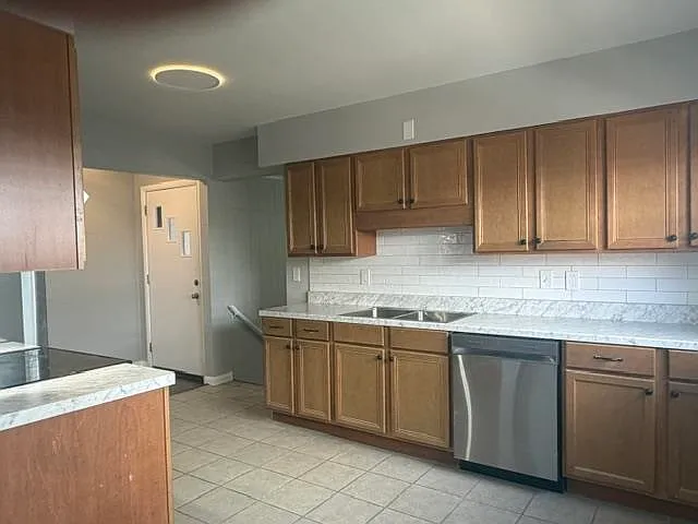 3 bed, 2.0 bath, 1756 sqft, $1,750 — Photo 4