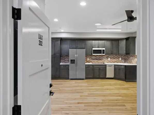 147 S K St APT 202, Tulare, CA 93274