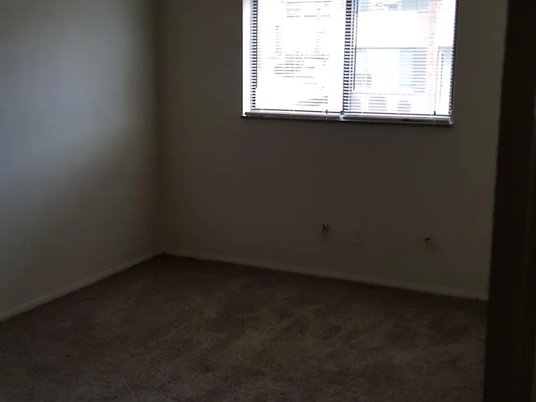 7149 Weil Ave — Photo 5