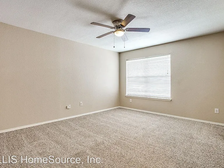 1512 Park Lane Dr — Photo 8
