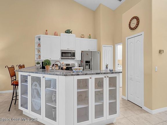 5th image of 3075 Savoy Dr