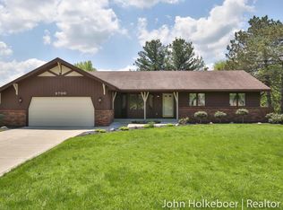 2700 Westbrook Dr NW, Grand Rapids, MI
