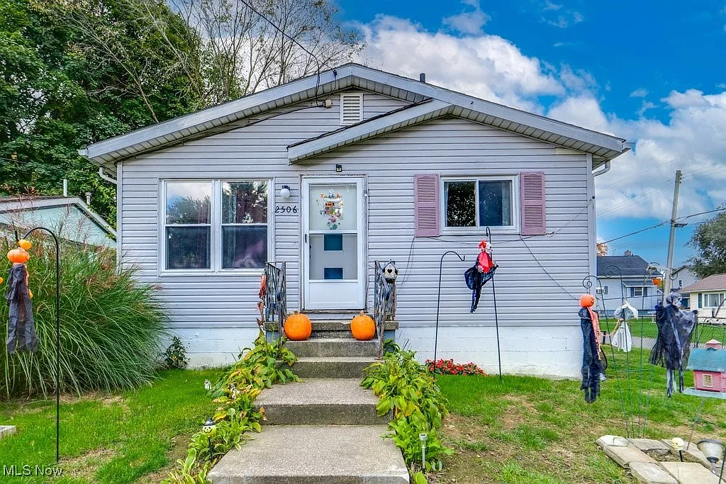 2506 South St photo 1