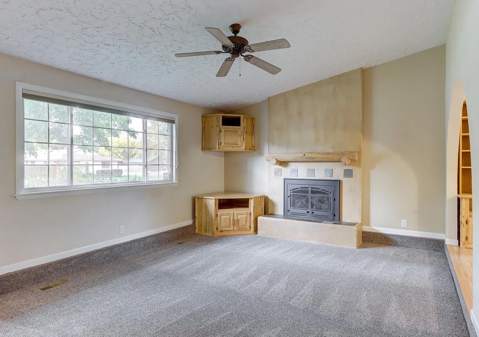 3 Bedrooms Home with lots of personality in SouthEast Boise!! _ Pet Friendly!! — Photo 4