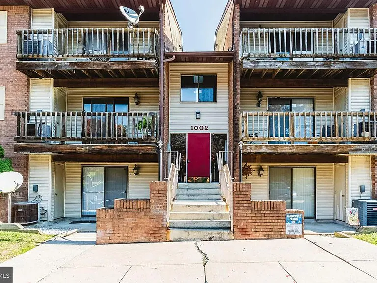 1002 Magnolia Woods Ct #C — Photo 3