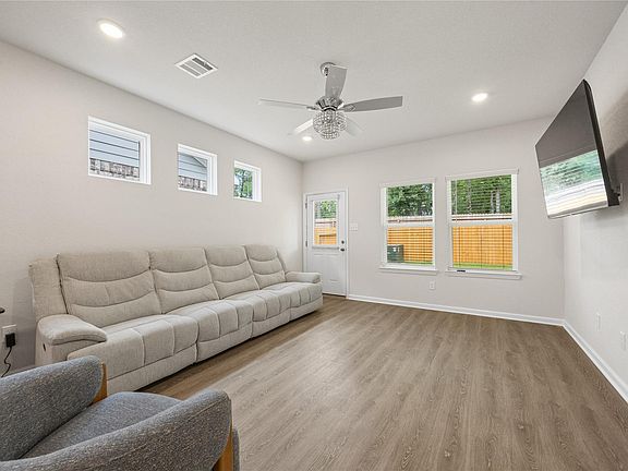 5th image of 10216 Badger Run Ln