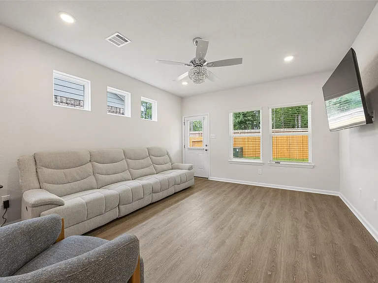 10216 Badger Run Ln — Photo 5