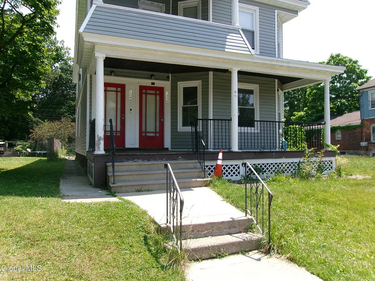 3 bed, 1.0 bath, 1414 sqft, $1,800 — Photo 2