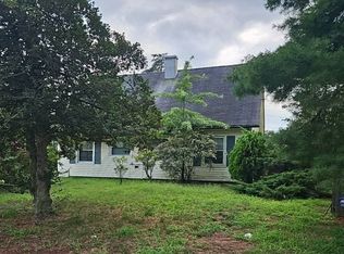 6 Sherwood Ln, Willingboro, NJ 08046