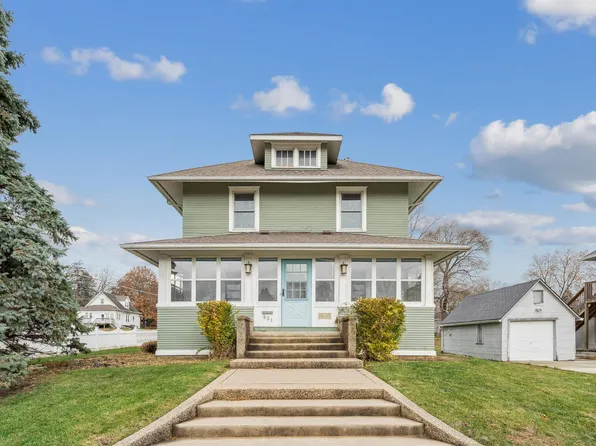 921 Tremont St, Cedar Falls, IA 50613