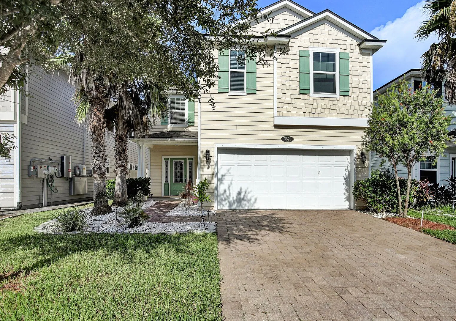 4 bedroom/ 4 bathroom home, just 6 miles from the beach — Photo 1