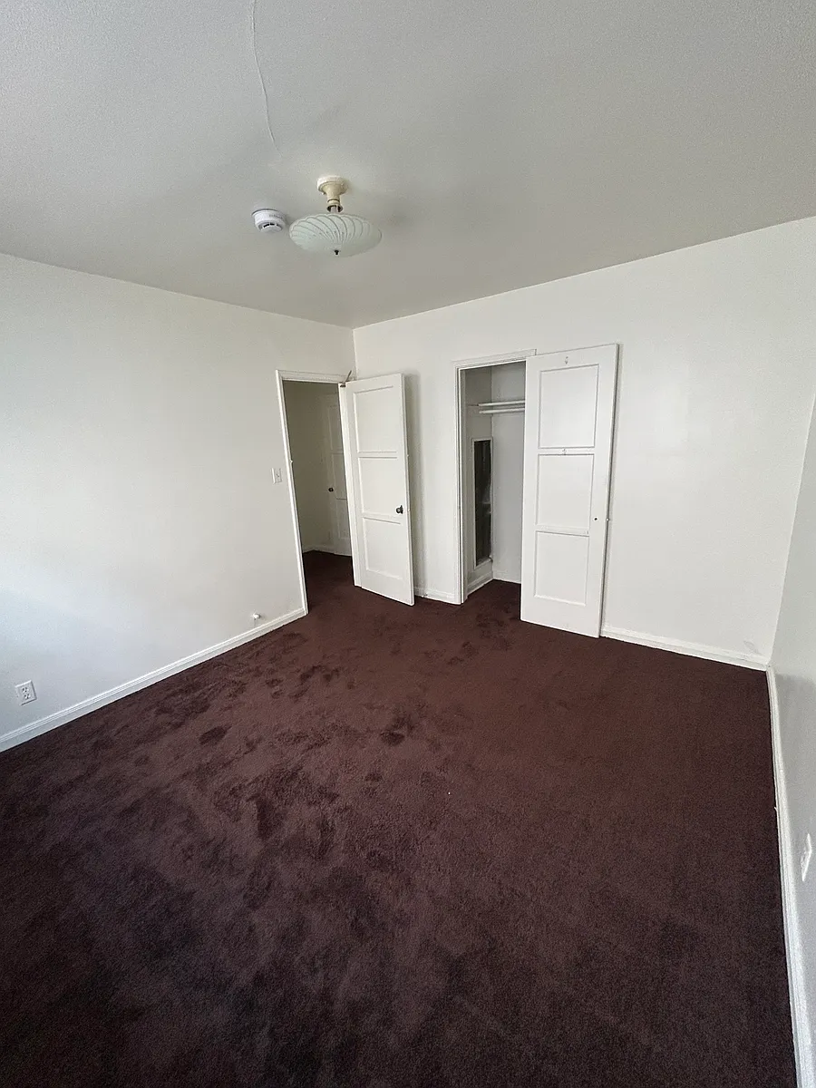 Building Photo - 4249 Degnan Blvd #3