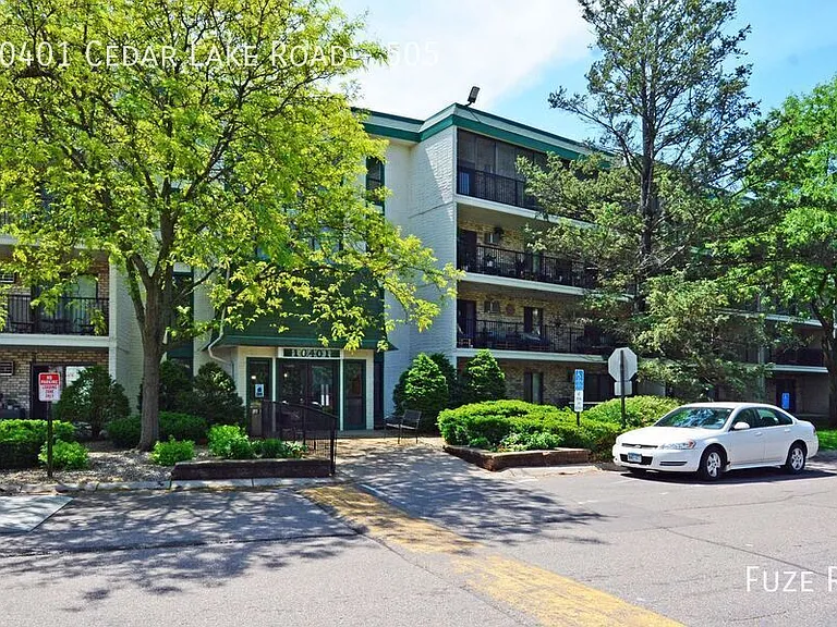 10401 Cedar Lake Rd #505 — Photo 2