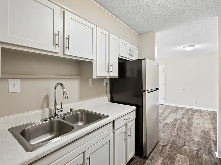 Valley Bend Apartments — Photo 8
