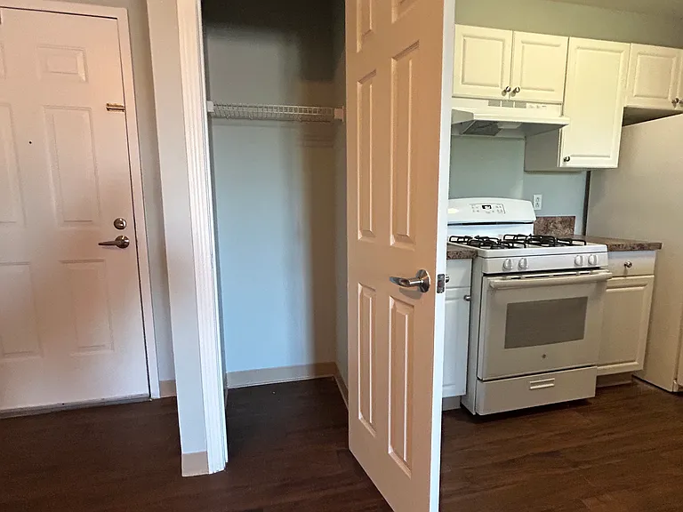 40 Ferry St — Photo 17