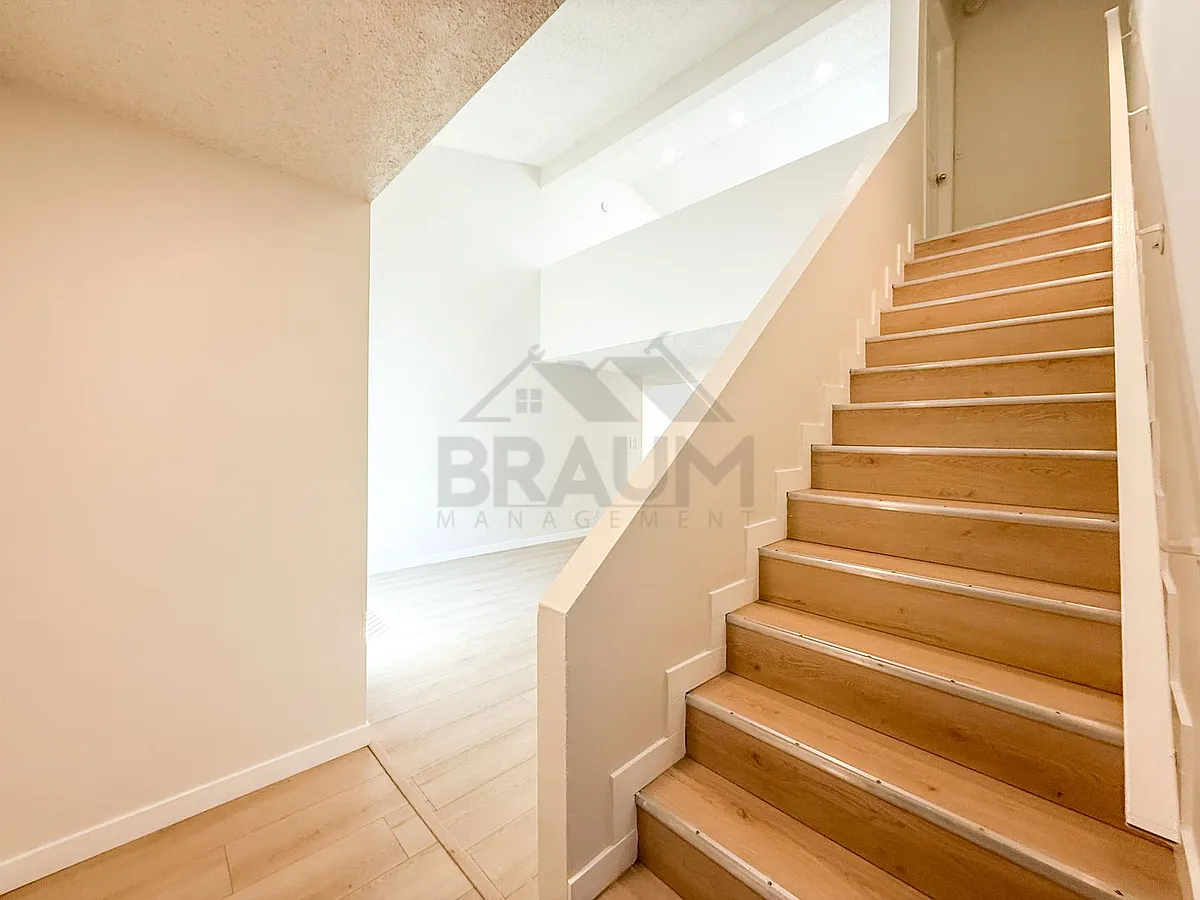 Building Photo - 13347 VICTORY
