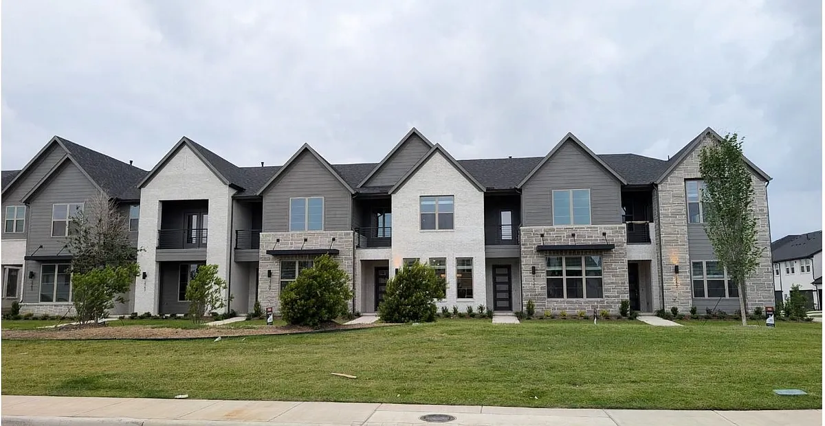 Exterior - 2547 Brunswick Way