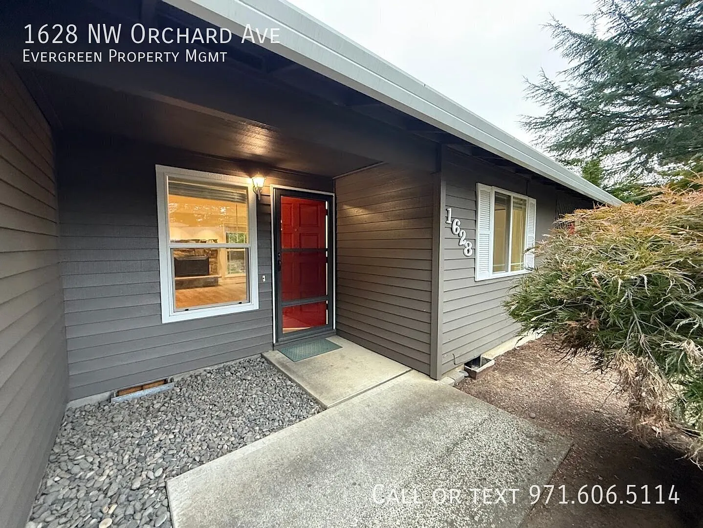 Beautiful 3-Bedroom Home with Great Outdoor Covered Patio! — Photo 2