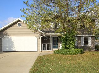 10681 S McGraw Dr, Oak Creek, WI 53154