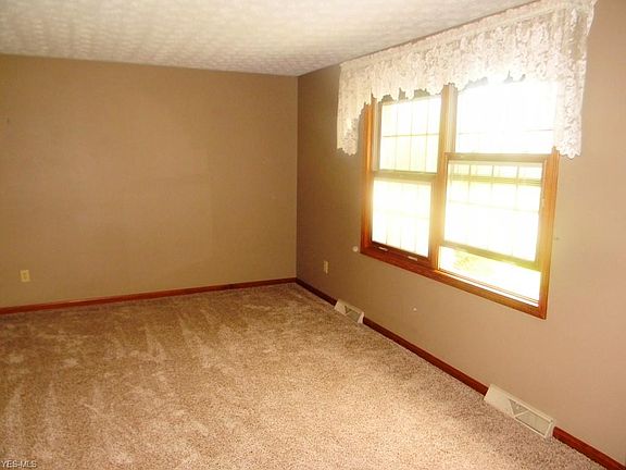 3rd image of 2215 Hillocke St
