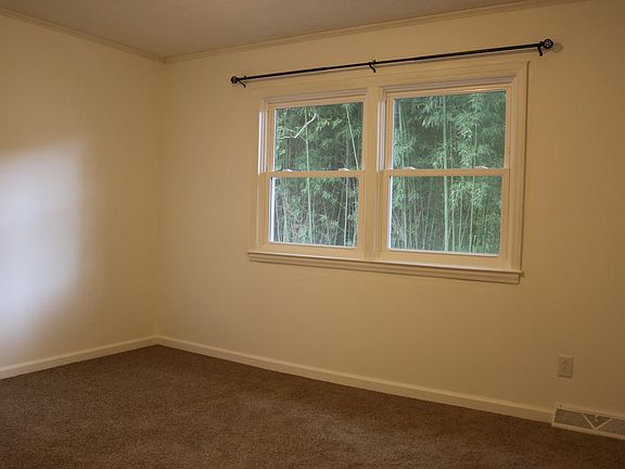 4th image of 416 Willow St #C