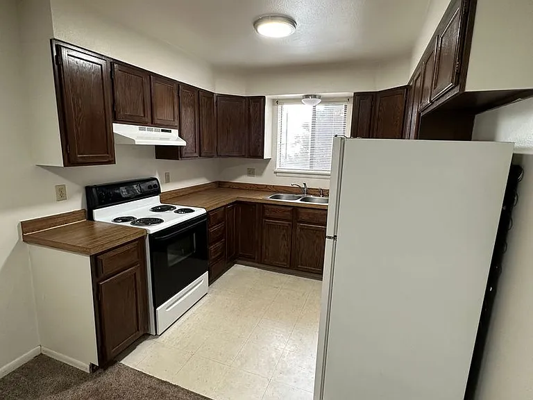 Regency Apartments 4809 — Photo 2