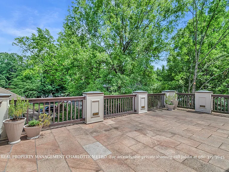 529 Queens Rd — Photo 86