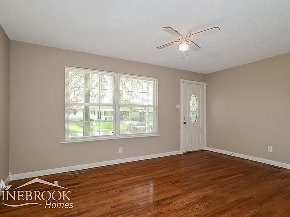 4th image of 1635 Beverly Dr