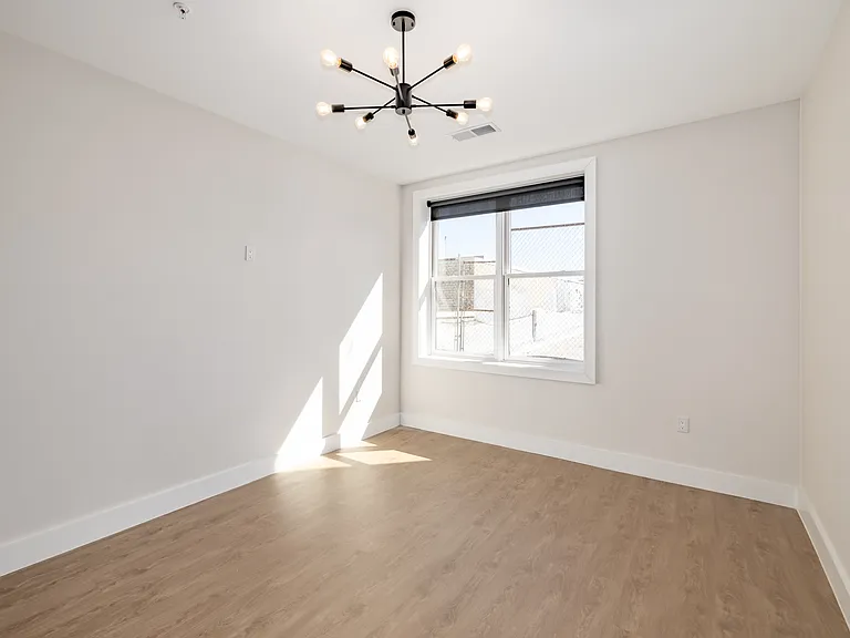 684 Main Ave #302 — Photo 5