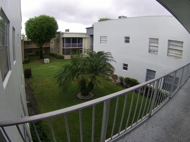 556 Capri Park #L — Photo 2