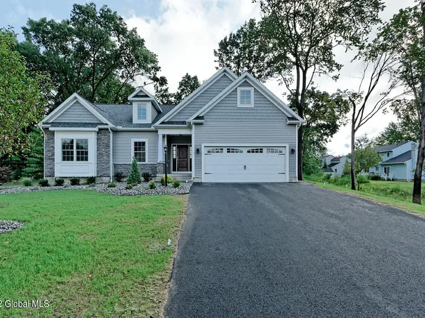 11 Royal Court, Cohoes, NY 12047